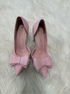 Flirty Feminine Coquette Girl Pink Bow Pointed-Toe Pumps